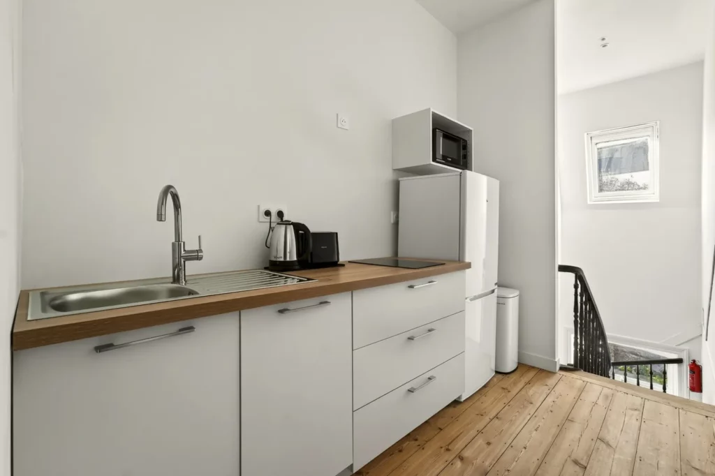 Kitchenette à l'étage du coliving Lille République