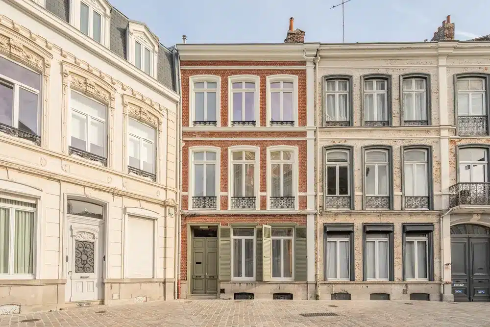 Façade en brique de la Maison République, coliving à Lille Saint-Michel