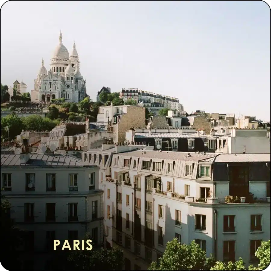 Coliving IvyNest à Paris : toits de Montmartre et basilique du Sacré-Cœur